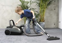 Apprendre le ménage aux enfants pour les rendre autonomes !