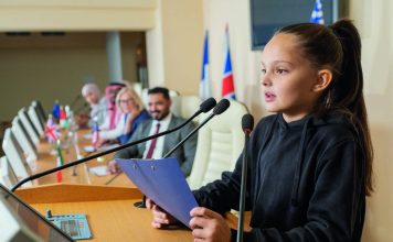 Comment (et faut-il) parler de politique aux enfants ? Comment (et faut-il) parler de politique aux enfants ?